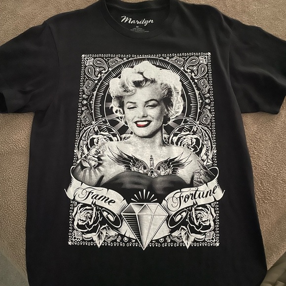 3 T - shirt Bundle Superman and Marilyn Monroe S - M Men’s or Women’s - Picture 6 of 7